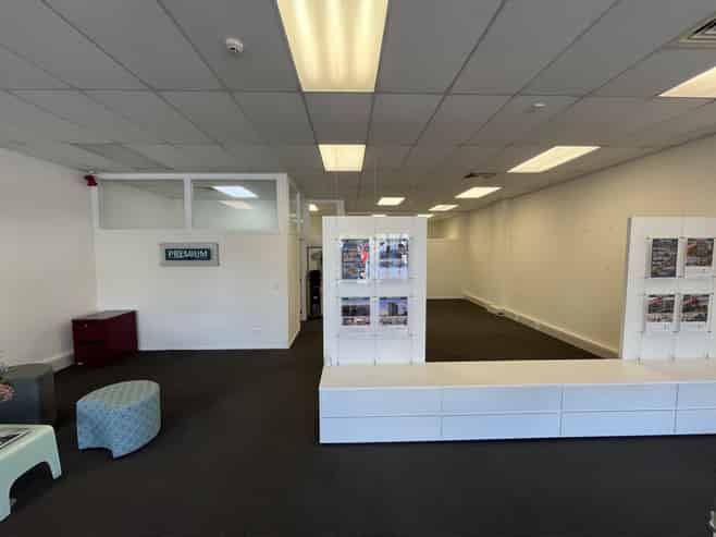 Versatile retail/ office