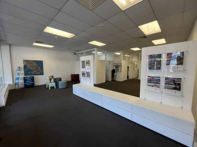 Versatile retail/ office