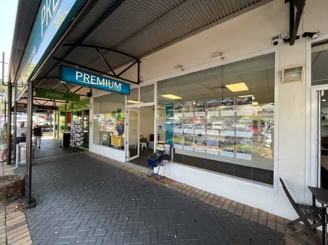 Versatile retail/ office
