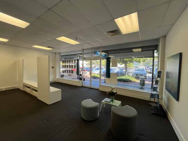 Versatile retail/ office