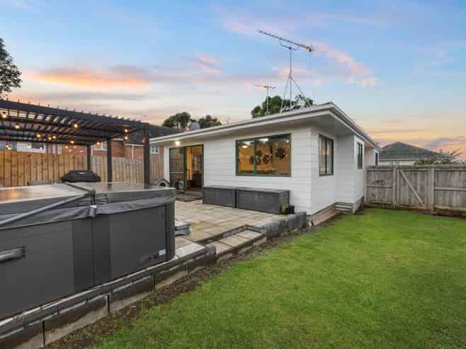 2B Kay Road, Panmure