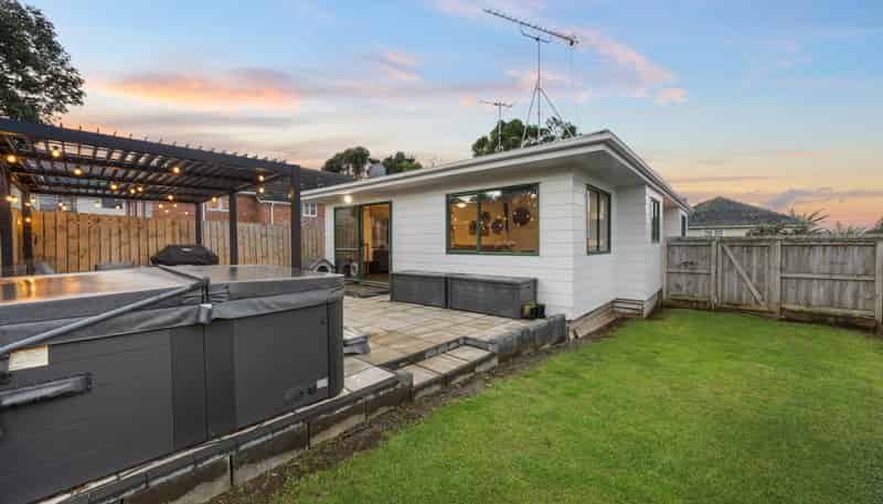 2B Kay Road, Panmure