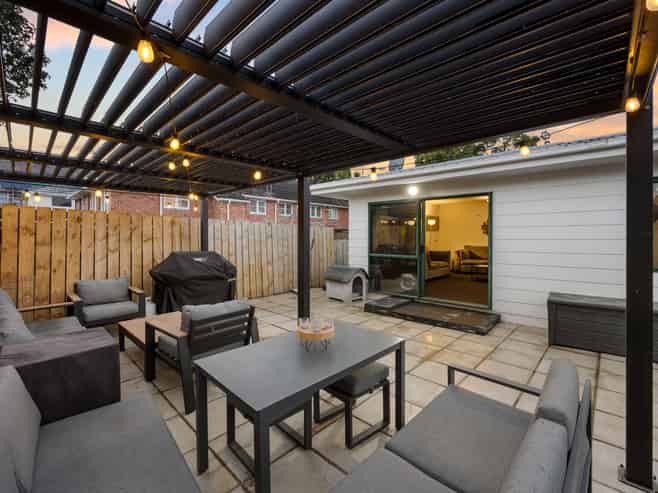2B Kay Road, Panmure
