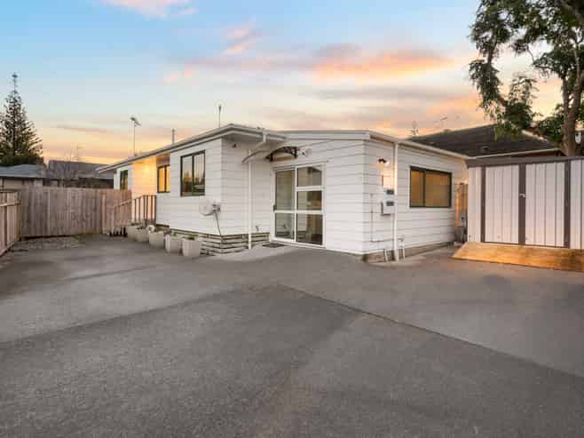 2B Kay Road, Panmure