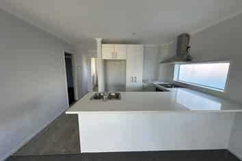 35B Royston Street, Rosehill