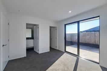 27 Mehrtens Crescent, Ravenswood