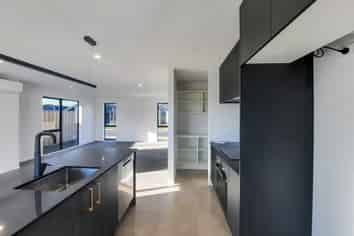27 Mehrtens Crescent, Ravenswood