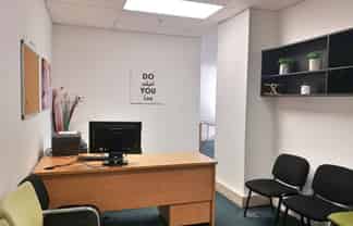 53sqm office in the heart of Queen St
