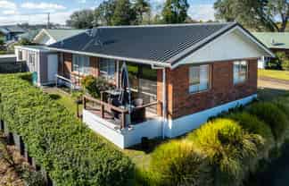 1/7 Gerald Stokes Avenue, Helensville