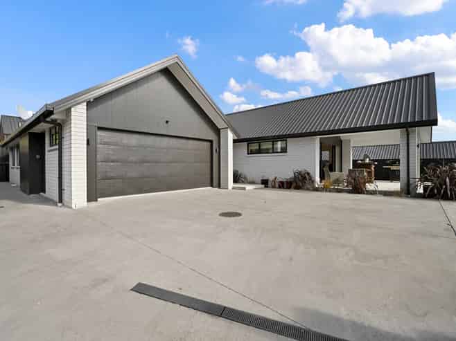 12 Bosun Place, Flagstaff