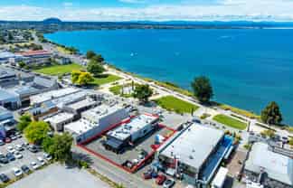Prime bite of lakefront real estate