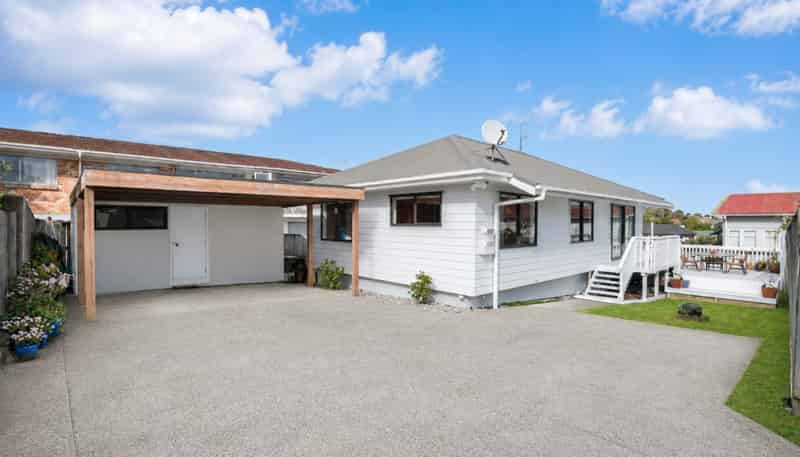 2A May Road, Mount Roskill