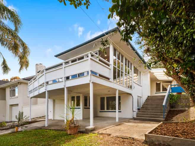 41 Seacliffe Road, Hillsborough