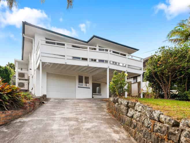 41 Seacliffe Road, Hillsborough