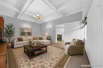 590 Mount Albert, Royal Oak