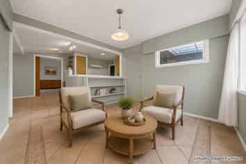 590 Mount Albert, Royal Oak