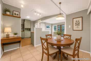 590 Mount Albert, Royal Oak