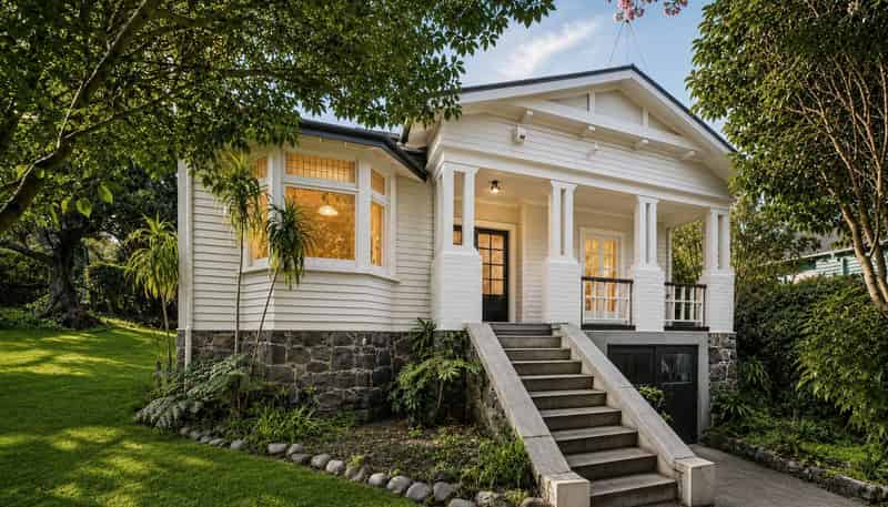 590 Mount Albert, Royal Oak