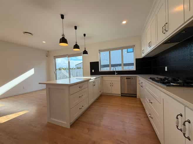 32 Johns Creek Crescent, Silverdale