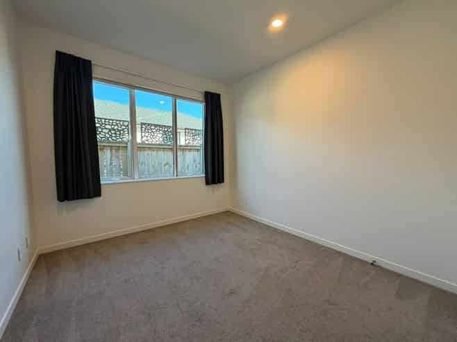 32 Johns Creek Crescent, Silverdale