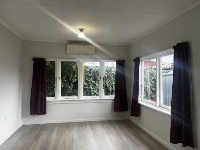 2/506 Southampton Street East, Akina