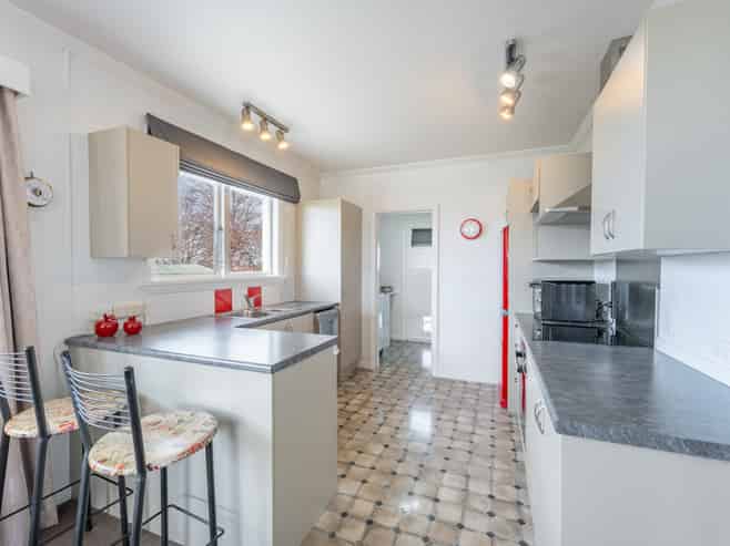78 Grants Road, Marchwiel