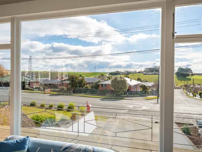78 Grants Road, Marchwiel