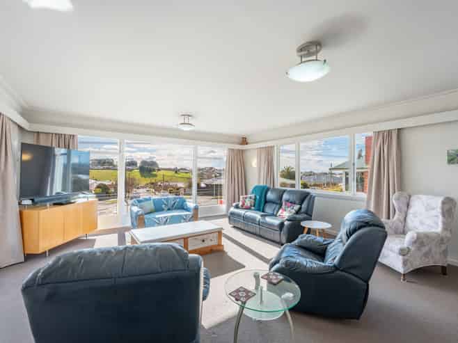 78 Grants Road, Marchwiel