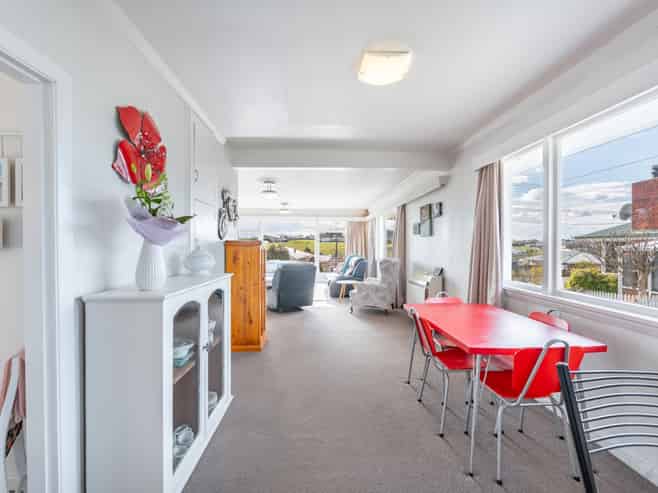 78 Grants Road, Marchwiel