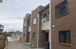 4/30 Calvert Ave, Mangere East