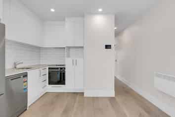 105/2 Ko Street, Northcote