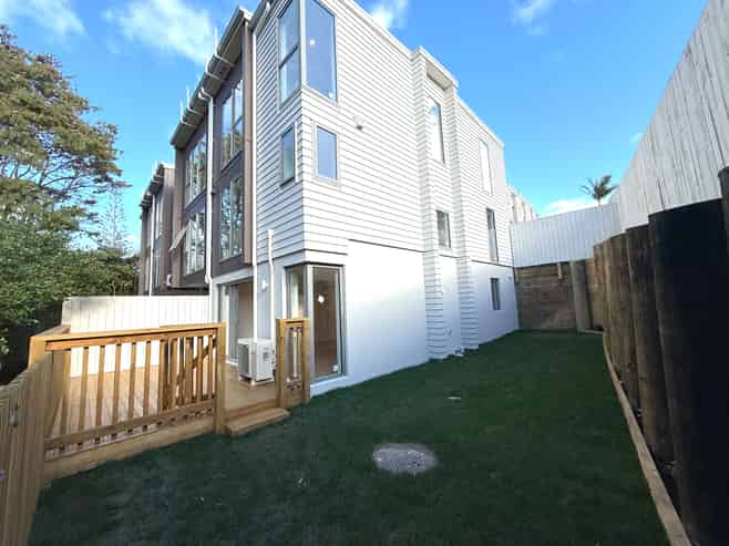 74D Sycamore Drive, Sunnynook