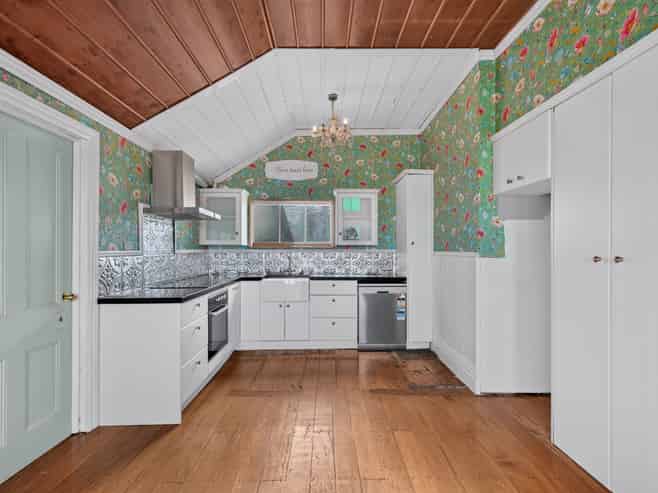 42 Cameron Road, Bluff Hill