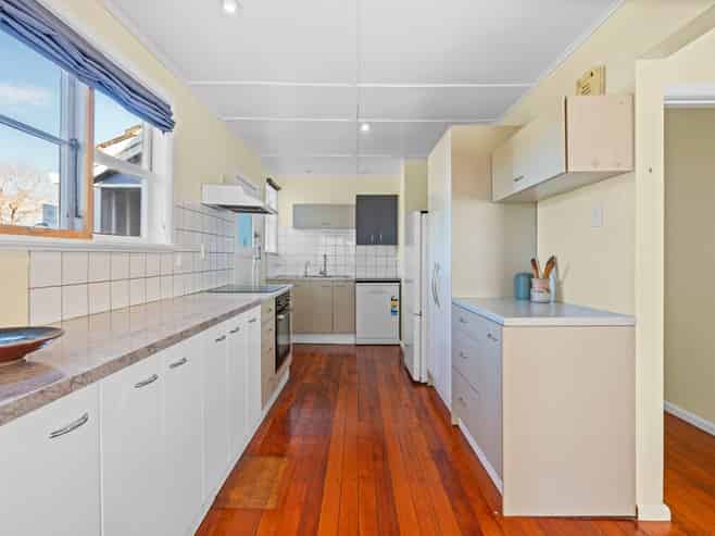 24 Weaver Street, WHAU VALLEY