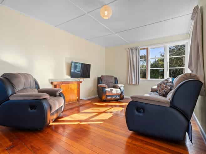 24 Weaver Street, WHAU VALLEY
