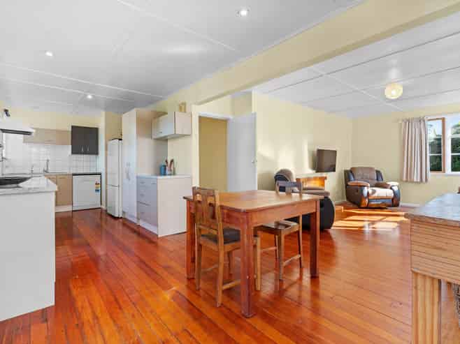 24 Weaver Street, WHAU VALLEY