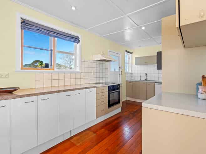 24 Weaver Street, WHAU VALLEY