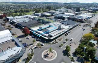 Scale & High Visibility in Central Taupō