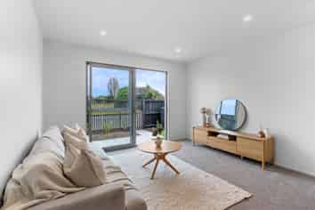 2/31 Vickerys Road, Wigram