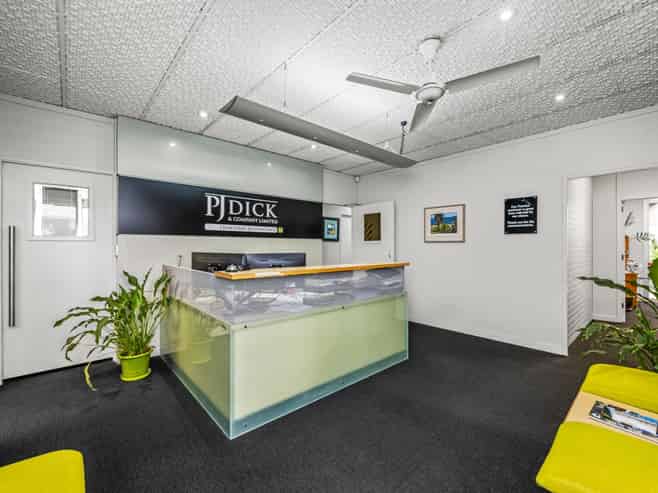 Flexible occupier opportunity close to LynnMall