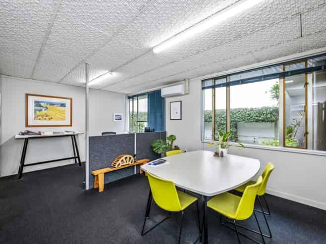 Flexible occupier opportunity close to LynnMall