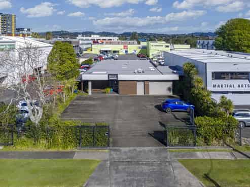 Flexible occupier opportunity close to LynnMall