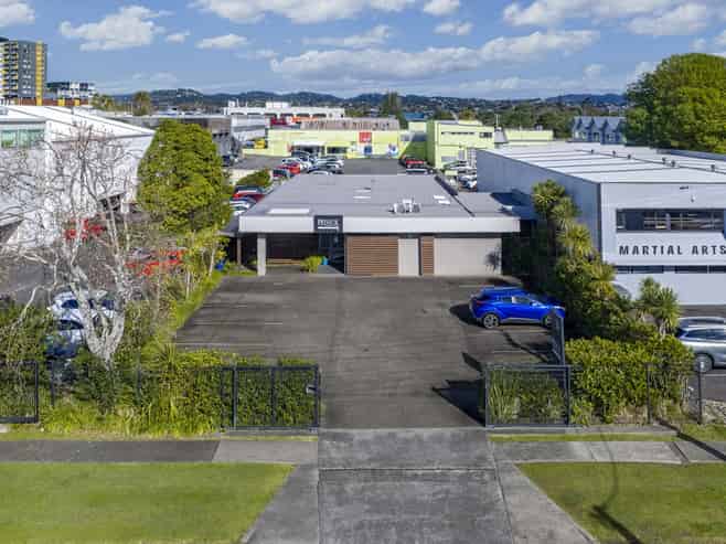 Flexible occupier opportunity close to LynnMall