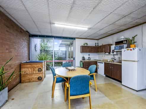 Flexible occupier opportunity close to LynnMall