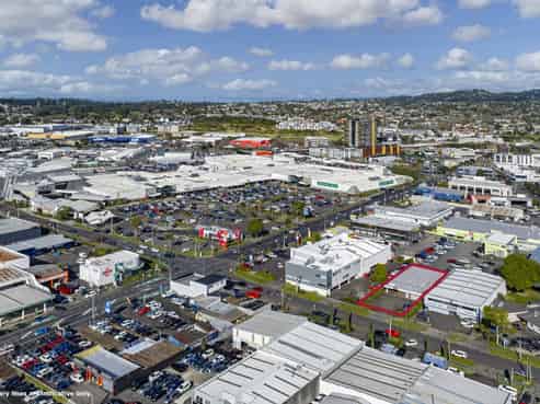 Flexible occupier opportunity close to LynnMall