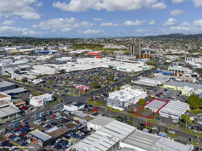 Flexible occupier opportunity close to LynnMall