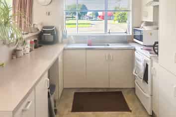 2A Denbigh Square, Feilding