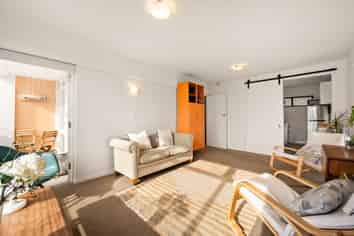 11/4 Claremont Grove, Mount Victoria
