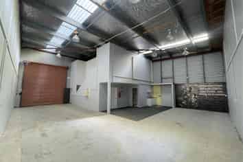 222 sqm Functional Office/Warehouse
