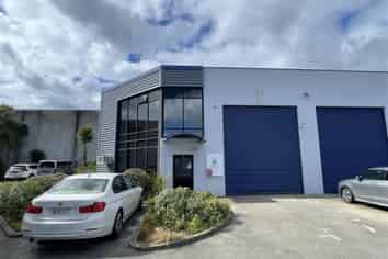 222 sqm Functional Office/Warehouse